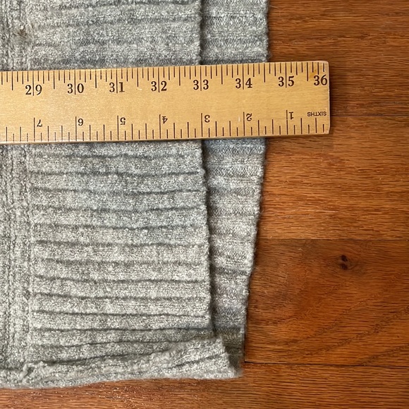 Free People Size Medium Gray oversized Women’s V Neck Sweater very Soft - Picture 8 of 11